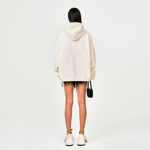 Rückansicht des Oversize-Baumwoll-Hoodies in Creme mit überschnittenen Schultern