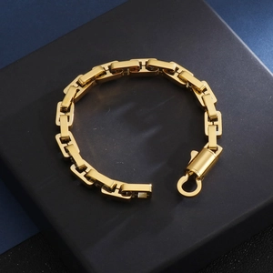 Minimalist gold hip hop geometric chain bracelet with lobster clasp on a jewelry box