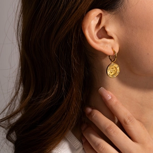 Gold 18K plated stainless steel hoop earrings with lion head relief and crystal details