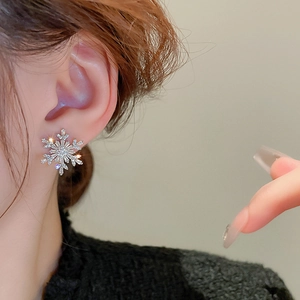 Elegant silver snowflake stud earrings with sparkling zircon stones and faux pearl design