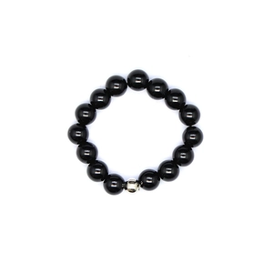 Detailed close-up of 4mm black stone elastic bead ring with a single silver accent bead