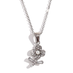 Elegante silberne Blumenkette mit weißer Perle und funkelnden Kristallsteinen