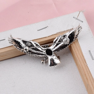 Vintage silver eagle brooch with detailed wings and secure back pin closure