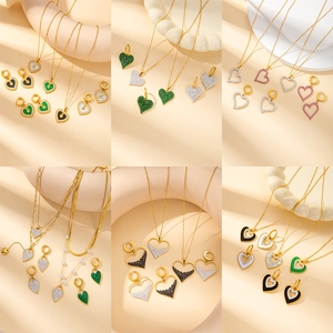 Schmuckset aus Titanstahl mit Herz-Halskette und passenden Ohrringen in Gold-Finish