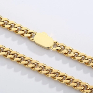 Detailed macro view of the gold-plated stainless steel lobster clasp on a Cuban chain
