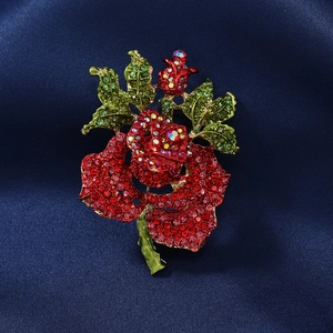 Vintage Alloy Rhinestone Rose Flower Brooch For Women Fashion Winter Coat Pin Elegant Botanical Bouquet Jewelry Accessory Gift