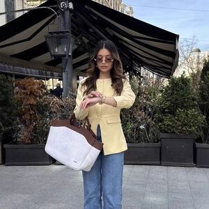 Elegant pale yellow crewneck blazer jacket with single-breasted buttons for women