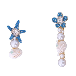 Barrette étoile de mer et fleur asymétrique avec strass bleus et coquillages blancs
