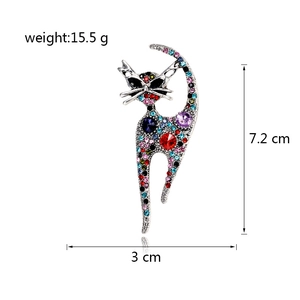 Vintage cat brooch with colorful rhinestones in silver finish, dimensions 7.2cm x 3cm