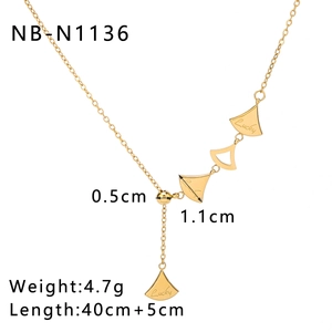 Technical size chart for the gold fan-shaped necklace showing 40+5cm length and weight