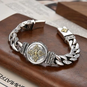 Bracciale Vajra vintage da uomo con maglie in argento e motivo religioso dorato
