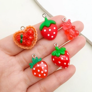 Simpatici ciondoli a fragola e orso in resina rossa per gioielli fai da te e portachiavi