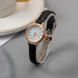 Reloj de cuarzo elegante para mujer con esfera blanca romana y correa de cuero negro