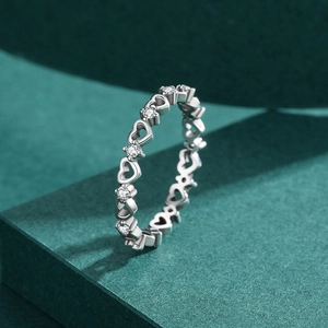 Minimalist S925 sterling silver heart-shaped openwork ring with sparkling pavé stones