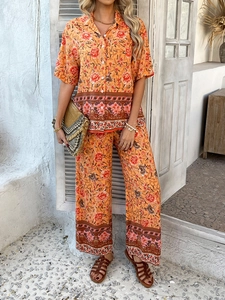 Ensemble de deux pièces bohème avec chemise à manches courtes et pantalon large fleuri