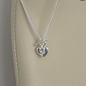 Minimalist 925 sterling silver heart necklace featuring a vintage toggle clasp design