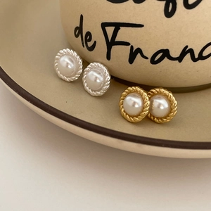 French vintage style 925 sterling silver pearl stud earrings in gold and silver finish