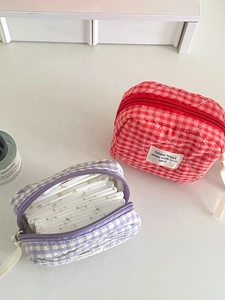 Juego de bolsas organizadoras de algodón acolchado con cuadros en tonos de bayas