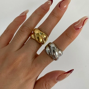 Twisted Croissant Ring 316L Stainless Steel High Polished Minimalist Geometric Chunky Statement Jewelry For Women
