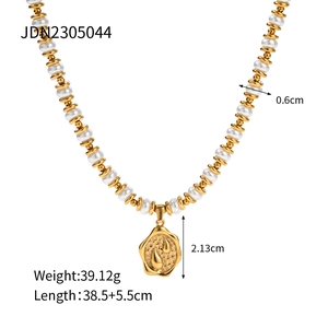 Elegant 18k gold plated stainless steel pearl necklace with hammer-textured coin pendant