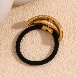 Chic 18K gold plated lip shaped hair tie with elastic rope on a textured surface