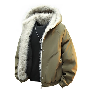 Heren parka in olijfgroen met grote grijze imitatiebontkraag en warme fleecevoering