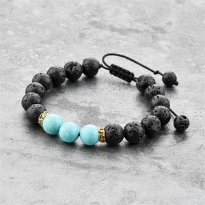 Bracelet tressé fait main avec pierre de lave noire, turquoise bleue et perles dorées