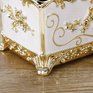 Boîte à mouchoirs rétro européenne blanc perle avec marbrures et motifs floraux dorés