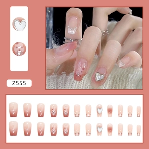 Rosa Ombre-Nägel zum Aufkleben Set mit 3D-Herzen, Hasenmustern und Perlenverzierung