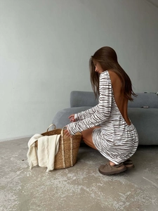 Robe longue à manches longues avec dos nu et imprimé zèbre au design décontracté