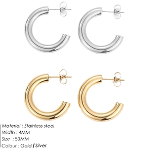 Detail of 50mm stainless steel C-shaped hoop earrings in gold and silver finish