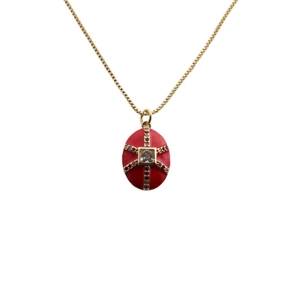 Collier en plaqué or avec pendentif ovale rouge et croix ornée de cristaux