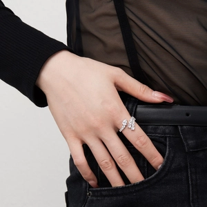 Sparkling S925 sterling silver pear-shaped snake open ring with dense zircon stones