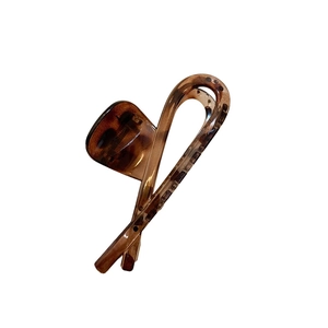 Maillard leopard pattern resin shark hair clip with a stylish cross twist design