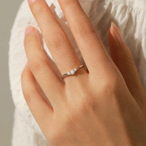 Elegant V-shaped S925 silver ring for women with three sparkling moissanite diamonds
