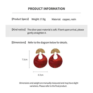 Detailed dimension guide showing 7.5cm height and 4.7cm width of red resin earrings
