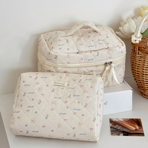 Quilted floral makeup bag set with bear patterns and sturdy handles for storage