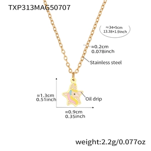 Detail showing stainless steel unicorn necklace dimensions and oil drip gold chain specs