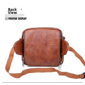 Vue arrière du petit sac carré en cuir marron lavé avec bandoulière et fermeture argentée