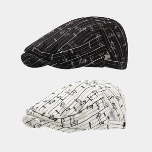 Casquettes gavroche à rayures verticales noire et beige avec motifs de chiens mignons
