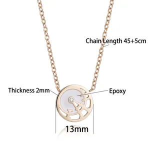 Détail du pendentif romain de 13mm et de la chaîne en acier titane doré rose 45cm
