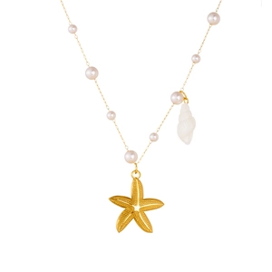 Collier perle et étoile de mer dorée avec pendentif coquillage blanc et chaîne fine