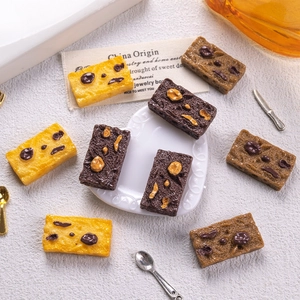 Vue à plat de biscuits miniatures en résine jaune et marron pour bricolage DIY