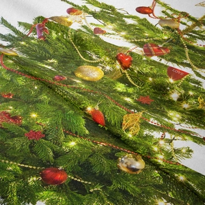 Dettaglio dell'anello con stampa dell'albero di Natale ad alta definizione su tessuto