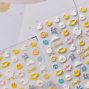 Stickers ongles 3D canard mignon avec motifs de vagues d'eau et détails colorés