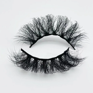 Detailed close-up of 20mm fluffy faux mink eyelashes with thick Russian volume style
