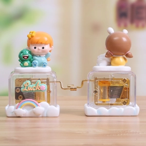 Boîte à musique manuelle créative avec figurines mignonnes sous boîte en acrylique