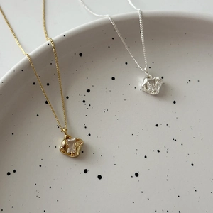 Elegant irregular wavy frame necklace with rectangular zircon pendant in gold and silver