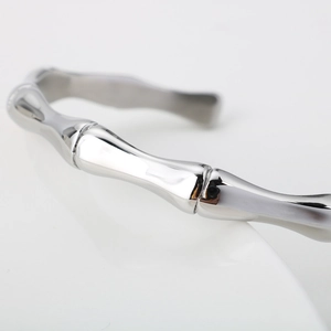 Bracelet jonc ouvert en acier inoxydable argenté style bambou avec finition polie mixte