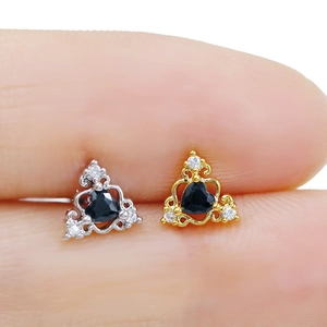 Mini boucles d'oreilles cœur couronne en or et argent avec pierre noire élégante